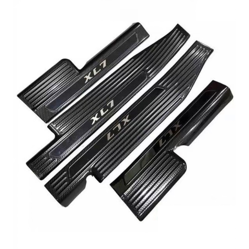 Ốp bậc cửa, nẹp bước chân xe Suzuki XL7 2019-2025 vân Carbon hàng cao cấp