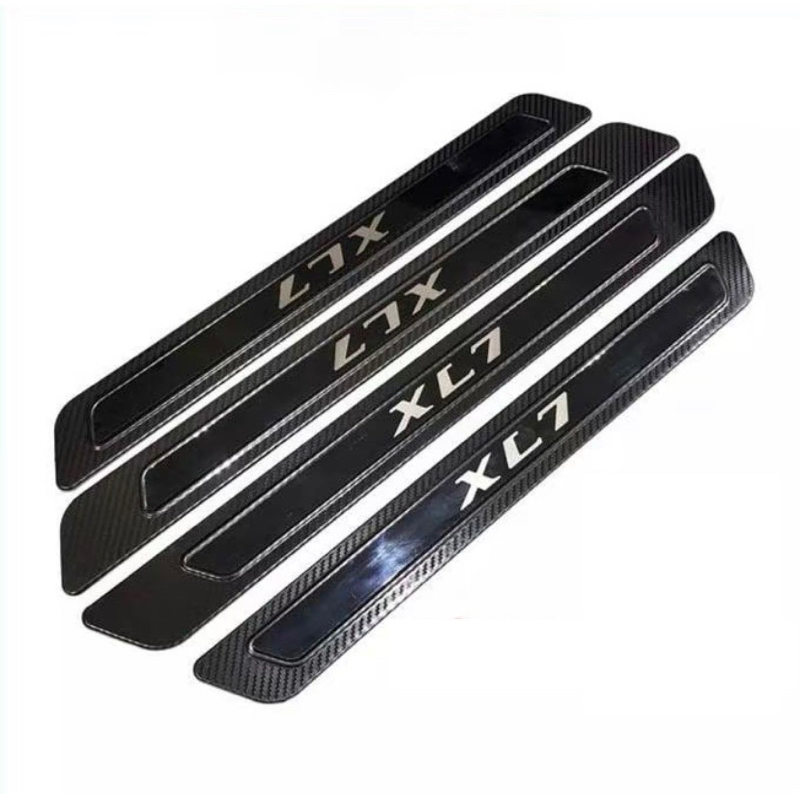 Ốp bậc cửa, nẹp bước chân xe Suzuki XL7 2019-2025 vân Carbon hàng cao cấp