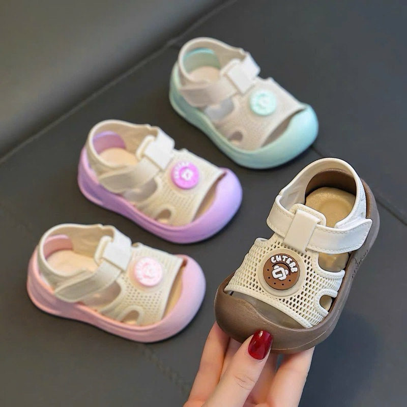 (Order) Dép nhựa mềm bịt chân cho bé tập đi êm ái phong cách dễ thương