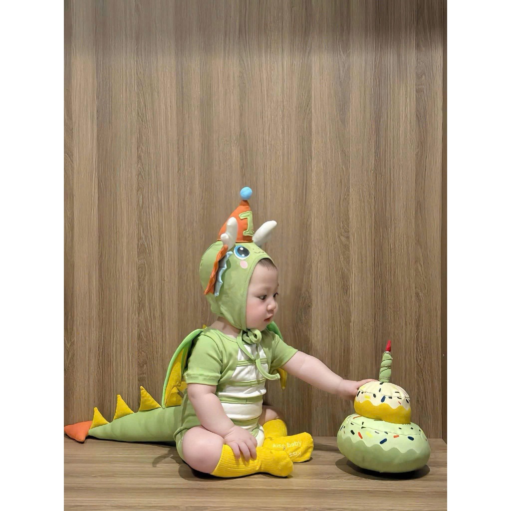 (SẴN SHIP- HOẢ TỐC )Bodysuit Rồng Xanh Lá Cây kèm mũ,túi, bánh sinh nhật và tặng kèm tất cho bé HÀN QUỐC size7-13kg,body