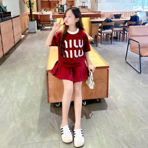 13-45KG tuổi. Sét chân váy xếp ly có lót váy cho bé gái in chữ NIW NIW chất vải cotton mềm mịn thấm hút mồ hôi. VS03