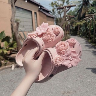 🍁🍁🍁Giày sục nhựa đính ticker hoa dễ thương