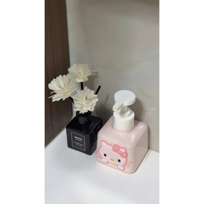 Bình đựng nước rửa tay, sữa tắm hello kitty dung tích 200ml