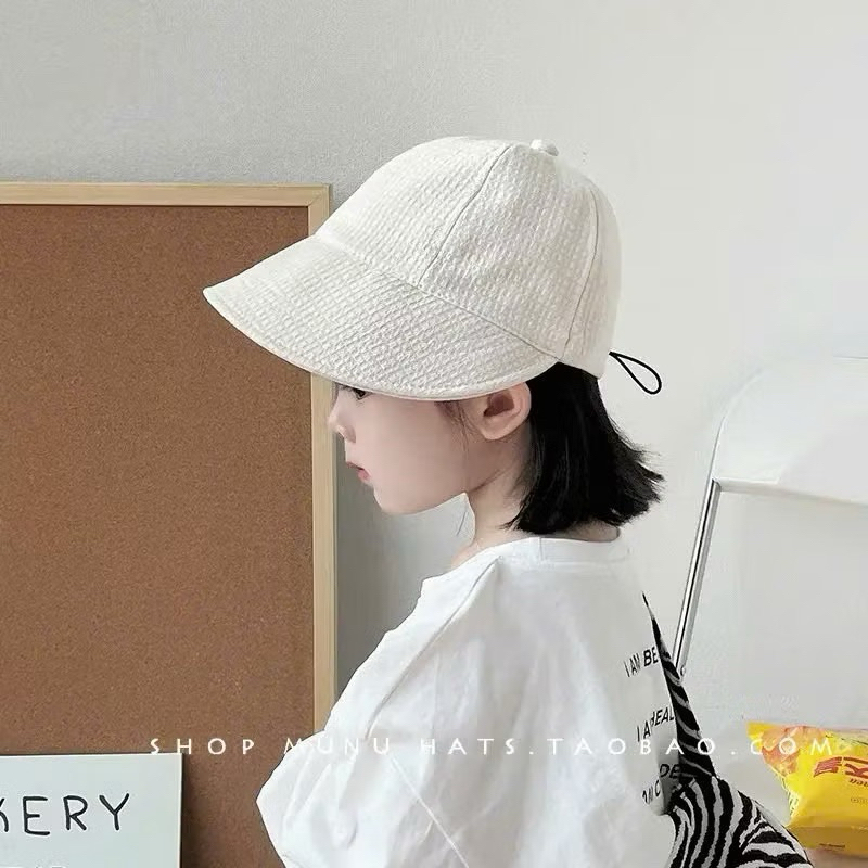 Mũ chống nắng tăm cho bé có dây rút điều chỉnh