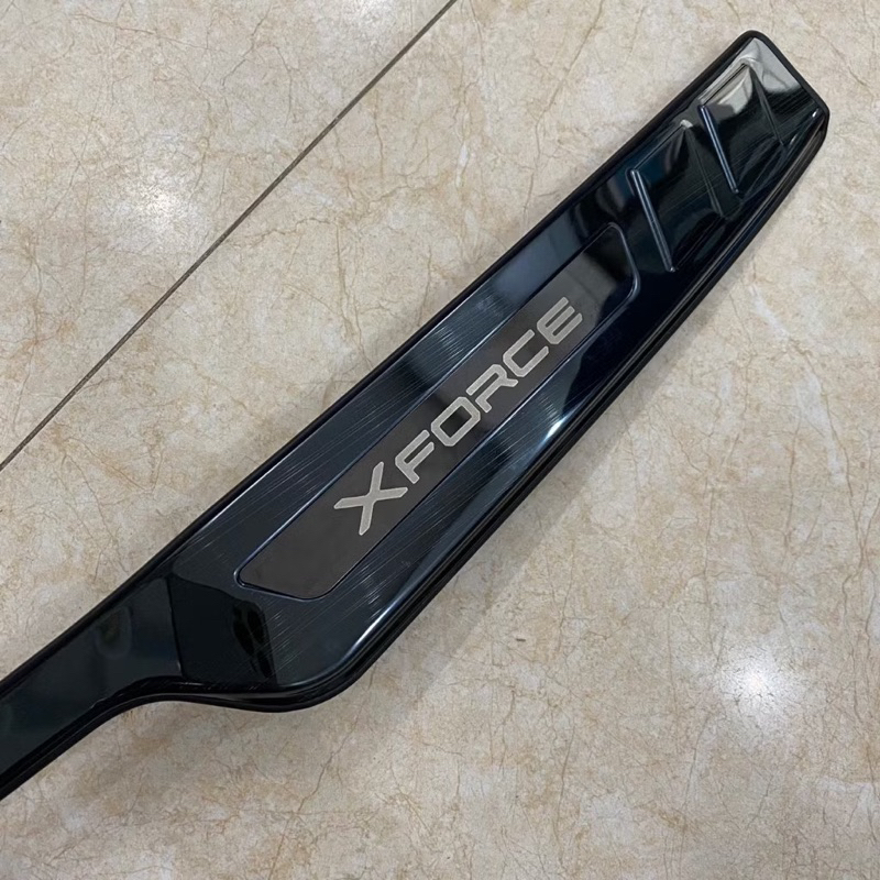 Ốp chống trầy cốp trong và ngoài xe Mitsubishi Xforce 2023-2025 vân Titan hàng cao cấp