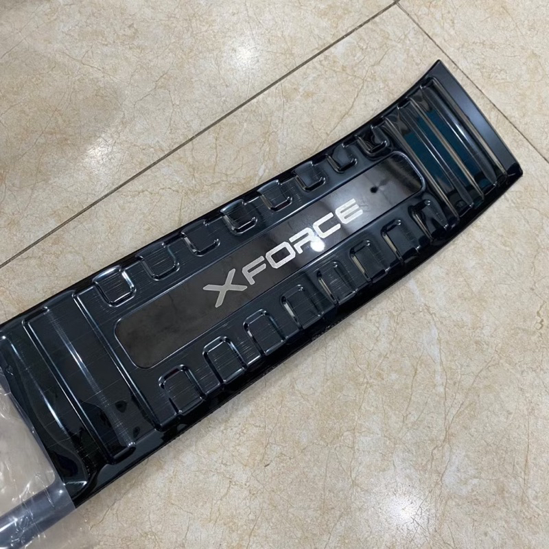 Ốp chống trầy cốp trong và ngoài xe Mitsubishi Xforce 2023-2025 vân Titan hàng cao cấp