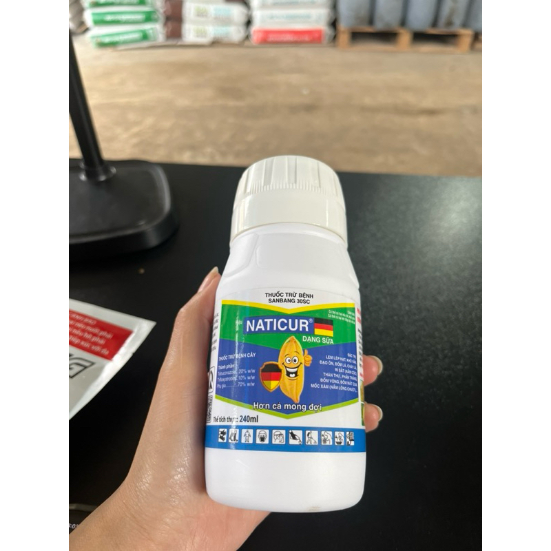 NATICUR phòng trừ thán thư, phấn trắng, đốm mắt cua- Chai 240ml dạng sữa mát
