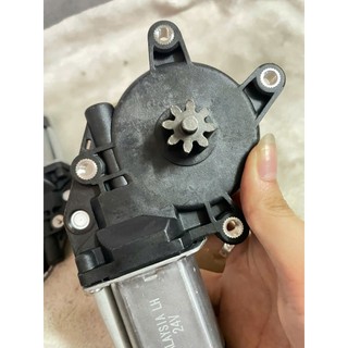 Mô tơ lên kính xe tải hổ vồ A7 12v và 24v bên lái bên phụ (1 chiếc)