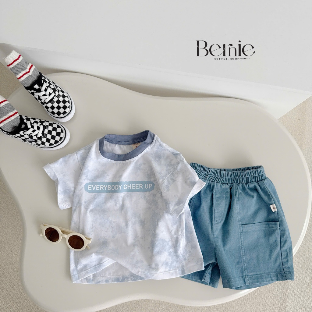 Bộ cotton loang in chữ phối quần bò cá tính cho bé, bộ thun cổ tròn mặc đi chơi cho bé trai