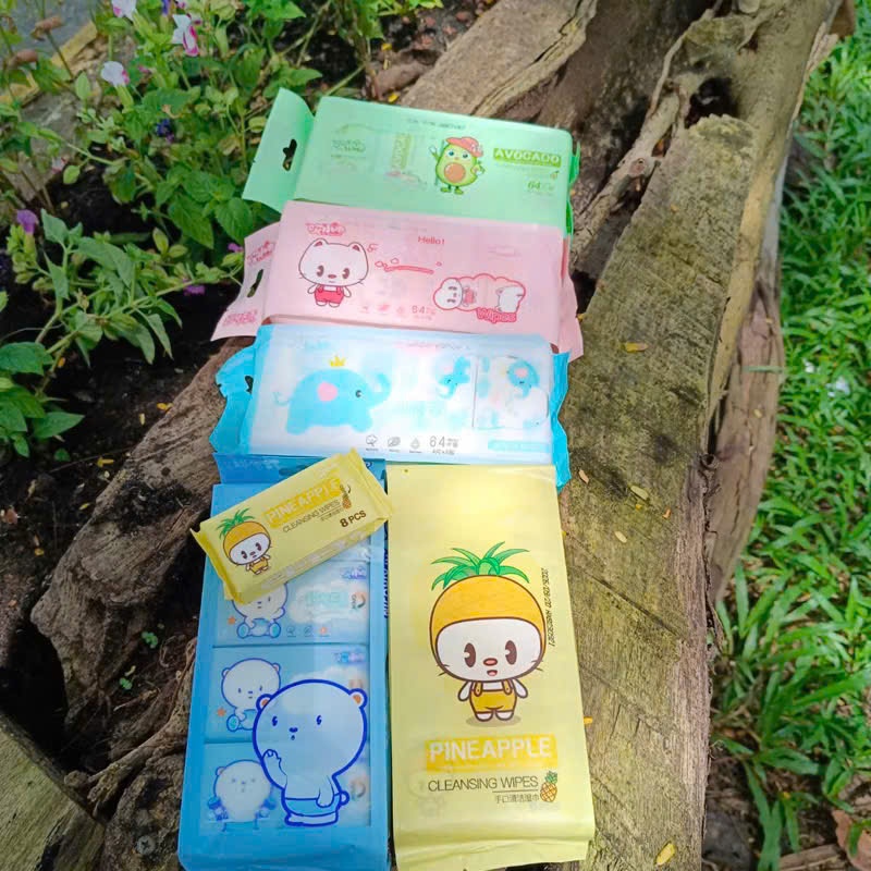 Bịch 8 Gói Khăn Ướt Không Gây Kích Ứng Da,Túi Khăn Ướt Mini Bỏ Túi Tiện Lợi - KHĂN ƯỚT MINI TIỆN LỢI CHO MẸ BÉ