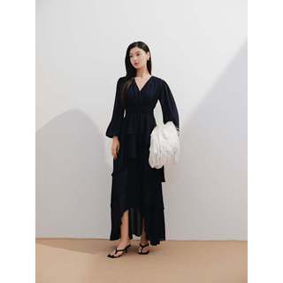 Đầm maxi OLV tay dài cổ V thiết kế tầng bèo sang trọng Sharni phù hợp đi tiệc đi biển mùa hè