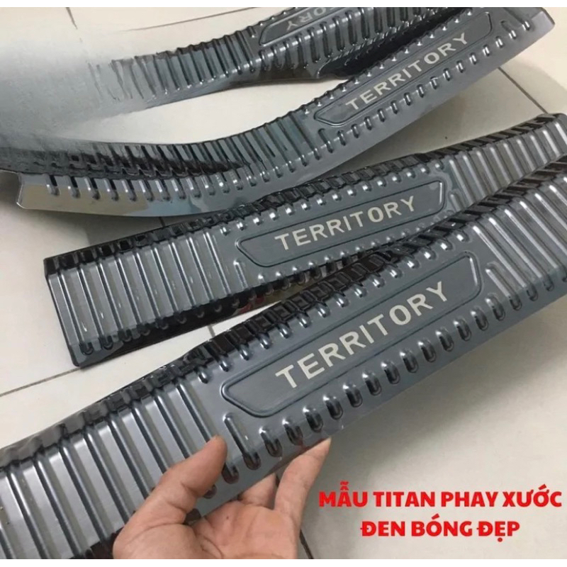Ốp bậc cửa, nẹp bước chân xe Ford Territory 2022-2025 vân Titan cao cấp
