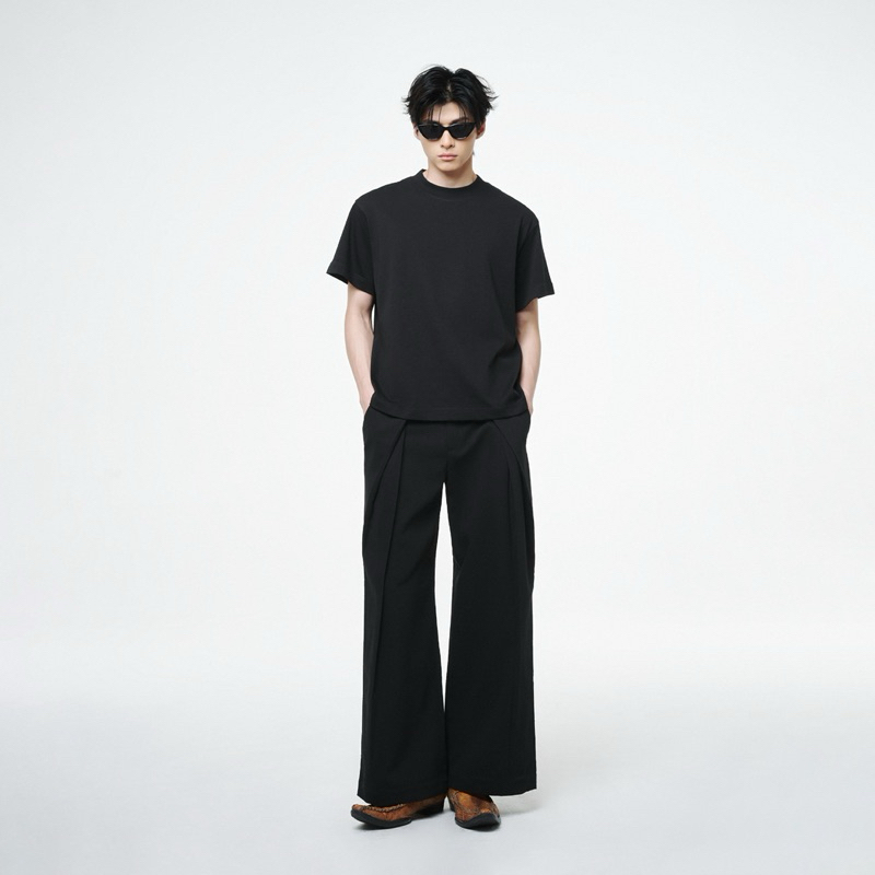 Áo Thun Trơn Đen Unisex - THUNDEROUS BASIC T-SHIRT / BLACK