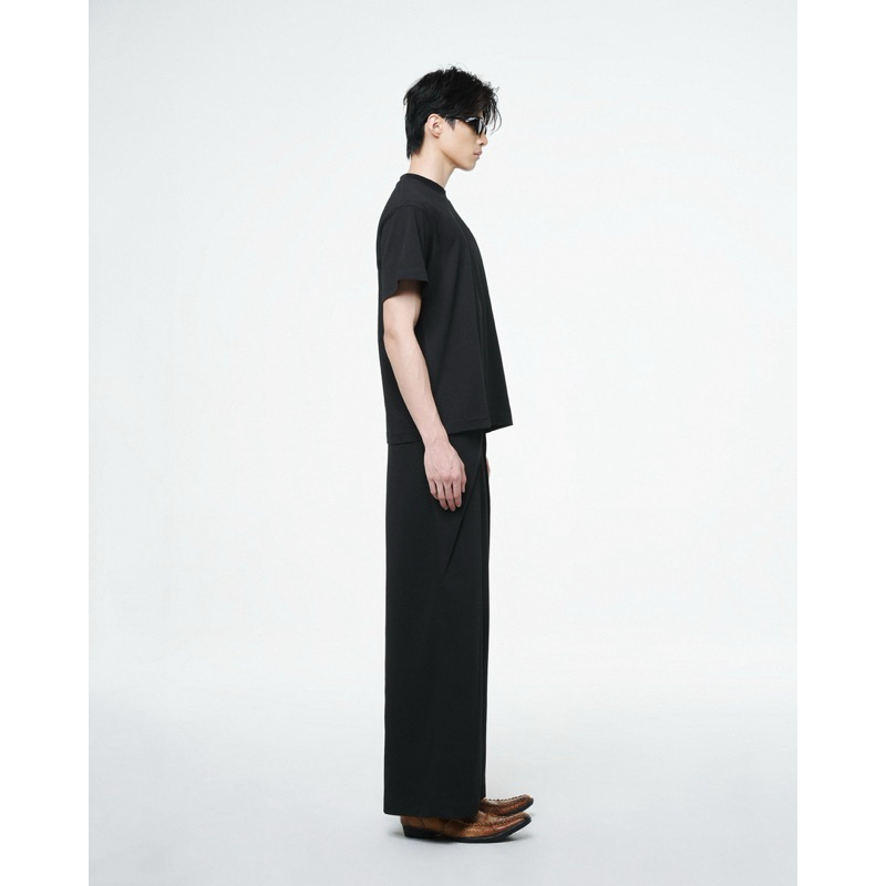 Áo Thun Trơn Đen Unisex - THUNDEROUS BASIC T-SHIRT / BLACK