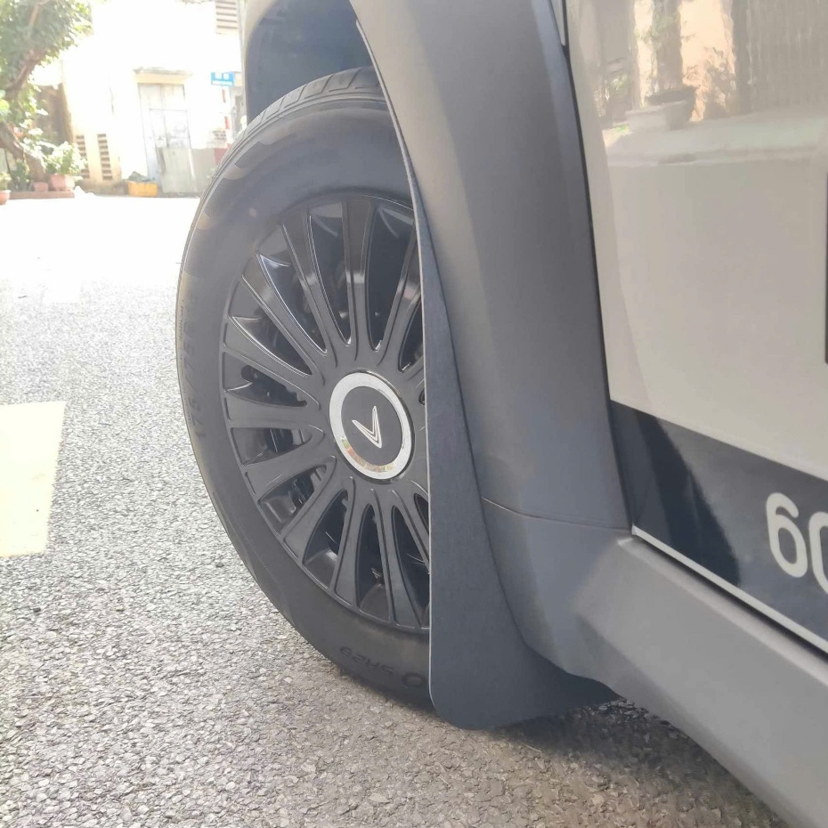 Chắn bùn xe Vinfast VF3 , Dè chắn bùn bánh xe VF3, hạn chế nước, bùn đất bắn lên xe- 1 bộ 4 tấm kèm ốc vít đầy đủ- 2CAR