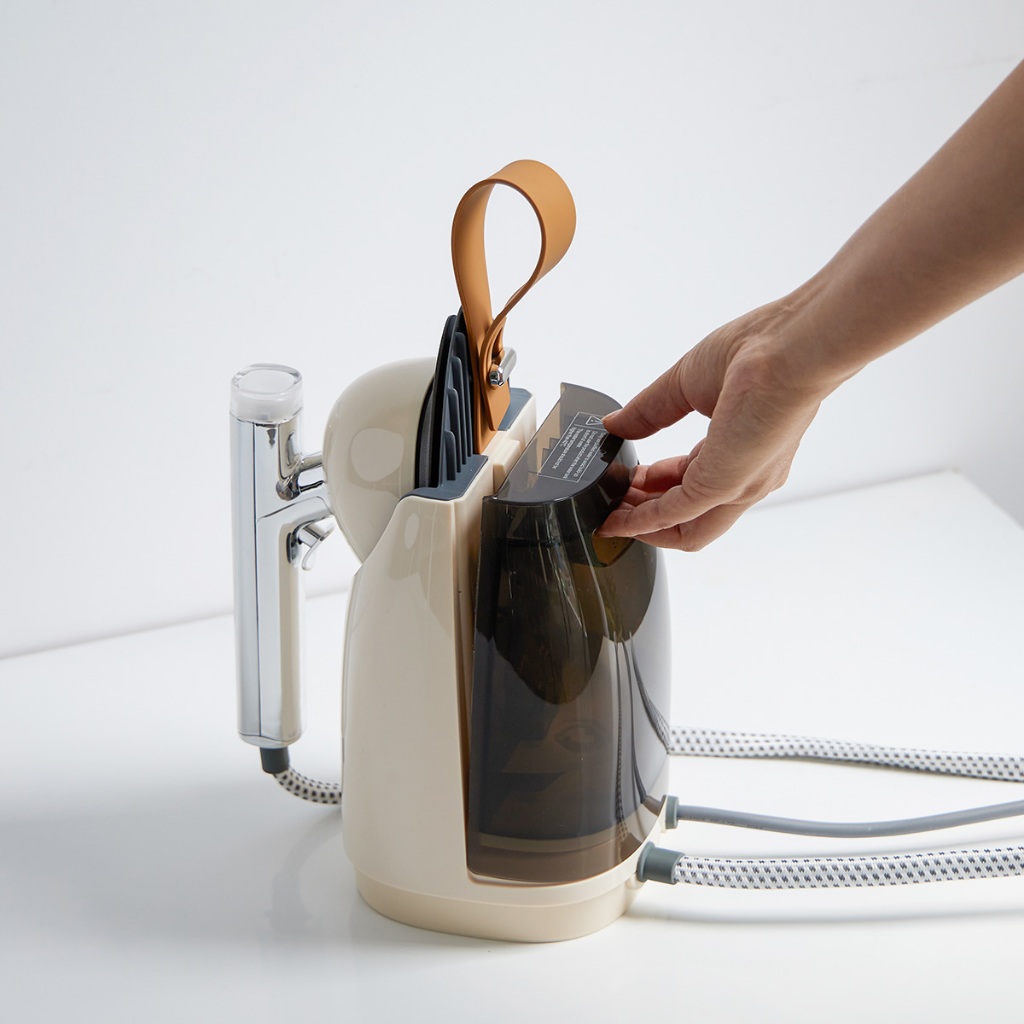 Bàn Ủi Hơi Nước LocknLock Garment Steamer ENI218IVY 800ml, Màu Ngà, 220-240V, 50-60Hz,1370-1630W - K-MALL