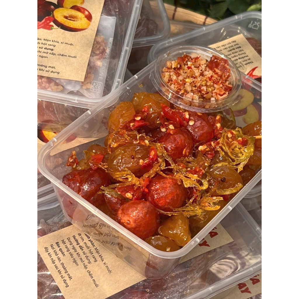 MẬN KHÍA XÍ MUỘI Kèm Muối Hột Rang Tay - Hộp 500gr - Ăn vặt Su Xoắn