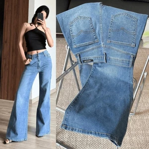 - KGH02 Suông mix loe thanh lịch