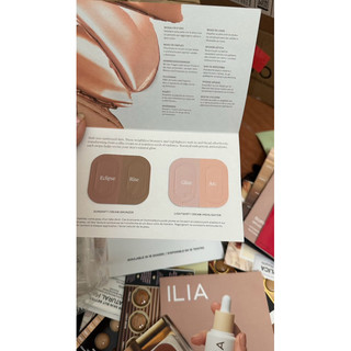 tạo khối và bắt sáng ilia Lightshift Cream Highlighter