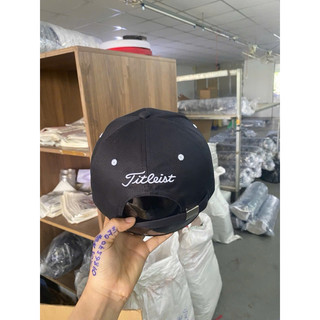 Mũ Golf Titleist 2 màu đen và trắng chuẩn phom êm