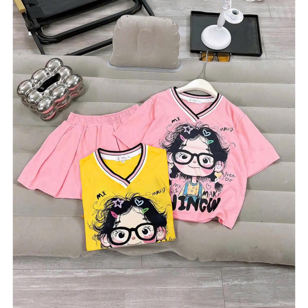 4-15 tuổi. Sét chân váy xếp ly có lót váy cho bé gái in hình cô gái tóc rối chất vải cotton mềm mịn thấm hút mồ hôi.V04