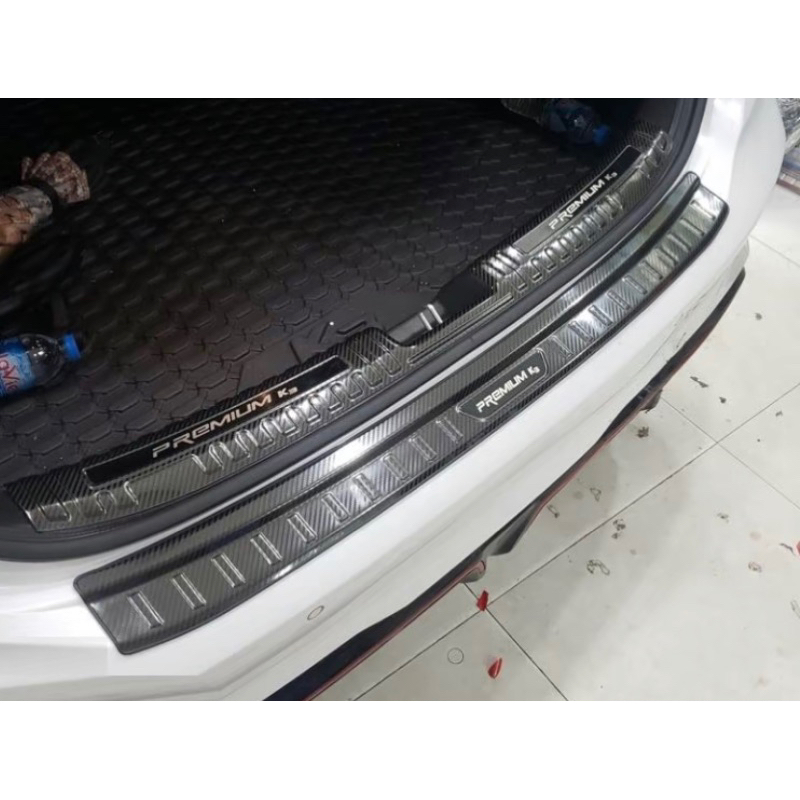 Ốp chống trầy cốp xe KIA K3 2022-2025 Vân Carbon hàng cao cấp