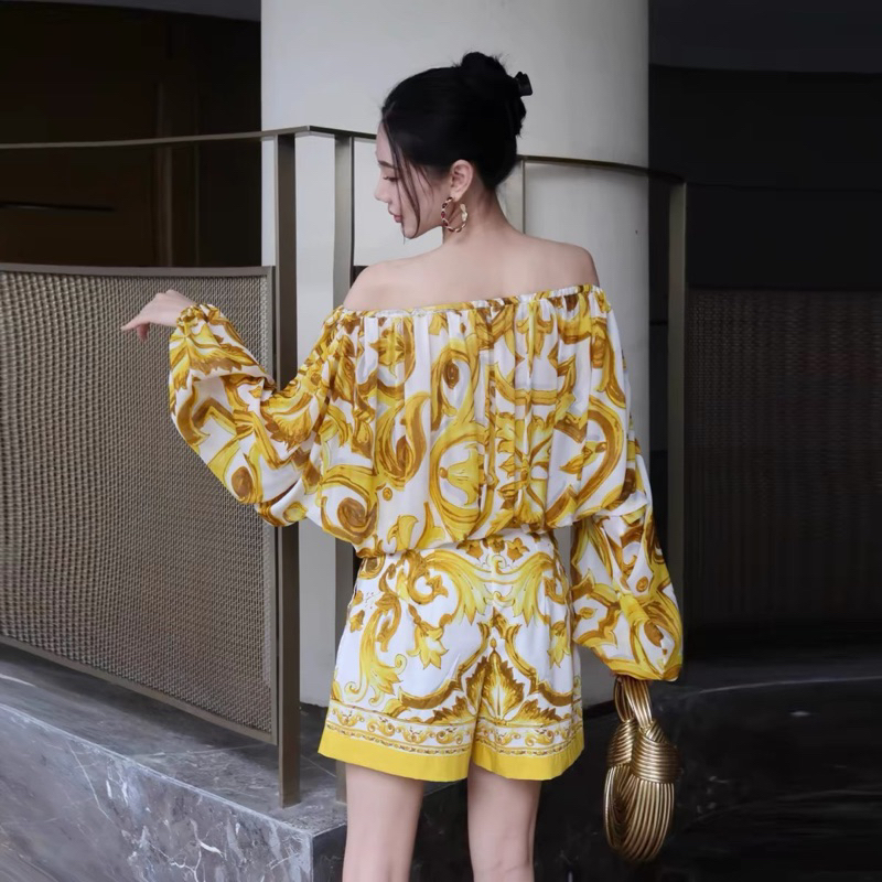 set áo trễ vai quần màu vàng mặc hè xinh