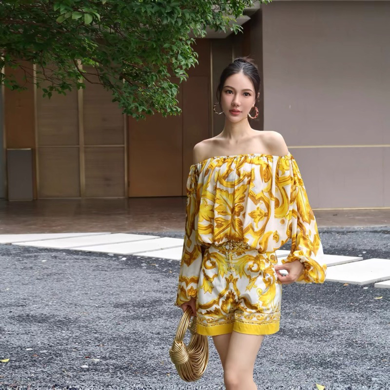set áo trễ vai quần màu vàng mặc hè xinh