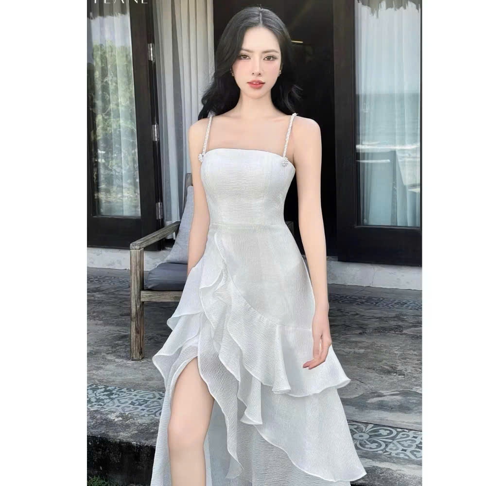 Đầm Maxi 2 Dây Trắng Bèo Đính Ngọc – Thướt Tha, Dịu Dàng, Tỏa Sáng Như Nữ Thần Biển