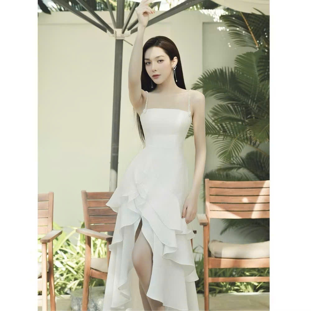 Đầm Maxi 2 Dây Trắng Bèo Đính Ngọc – Thướt Tha, Dịu Dàng, Tỏa Sáng Như Nữ Thần Biển
