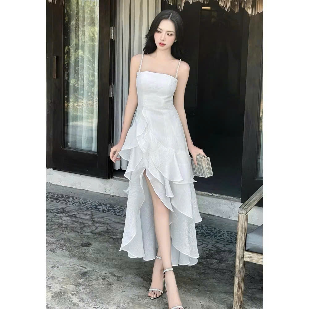 Đầm Maxi 2 Dây Trắng Bèo Đính Ngọc – Thướt Tha, Dịu Dàng, Tỏa Sáng Như Nữ Thần Biển