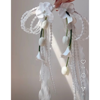bó hoa cưới cầm tay cô dâu R342