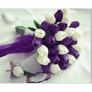 Bó hoa cưới cầm tay cô dâu tulip trắng tím Tl001 tay cầm hạt trai