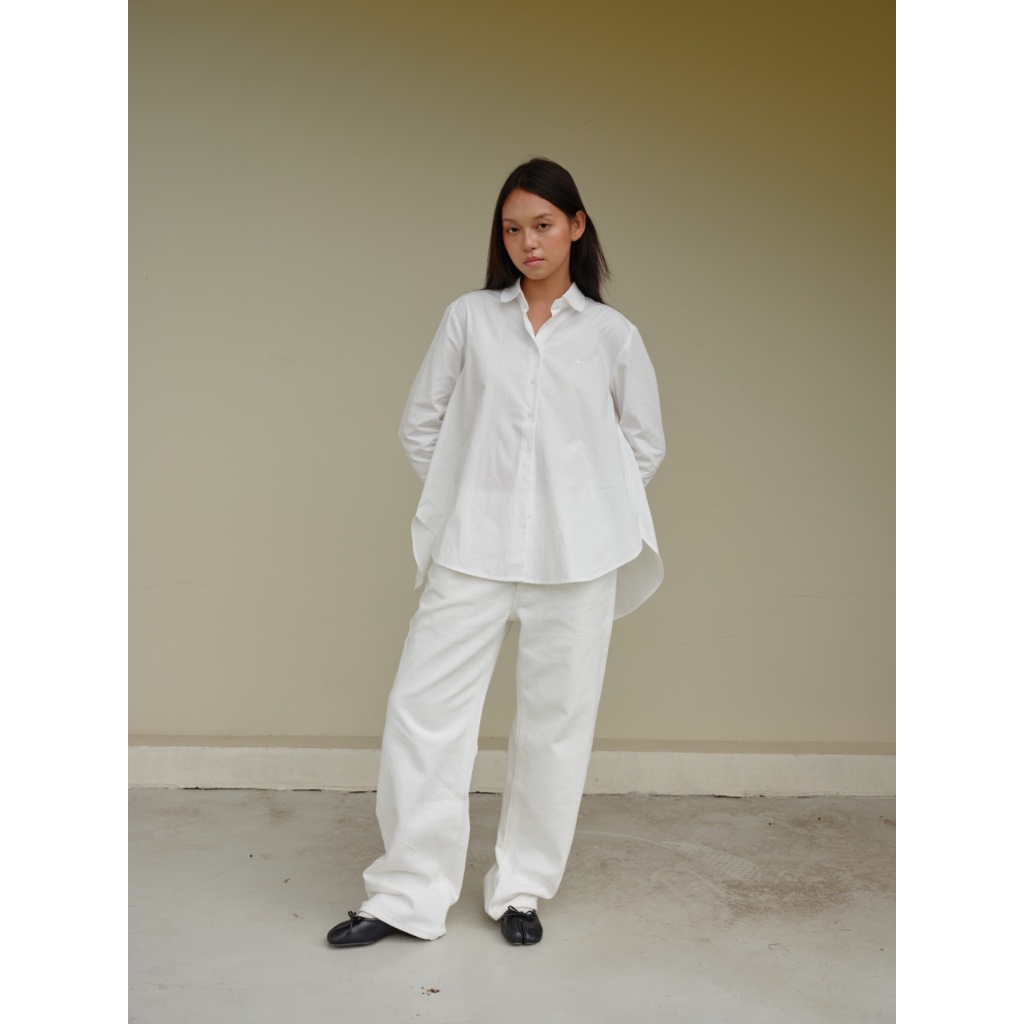 TheBlueTshirt - Áo sơ mi phom oversize tay dài vạt bầu to cho nữ - Miss Oversize Shirt - Women