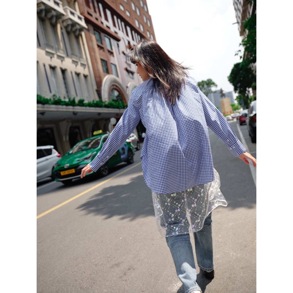 TheBlueTshirt - Áo sơ mi phom oversize tay dài vạt bầu to cho nữ - Miss Oversize Shirt - Women