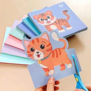 Tập ̣̣̣̣̣̣̣90 tờ tranh kèm kéo cắt an toàn cho bé