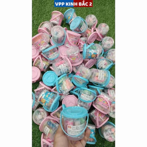 Đất nặn hình xô và hình nhà thỏa sức cho bé sáng tạo.