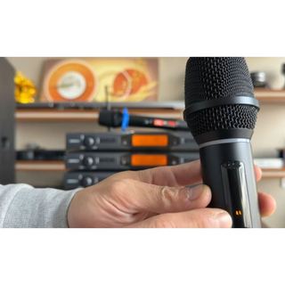 Micro Không Dây KMC 20 Plus, Chống Hú Cao Cấp Sóng Siêu Khỏe, Hát Cực Nhẹ, Sóng Ổn Định, Loại Bỏ Tiếng Ồn Tạp Âm