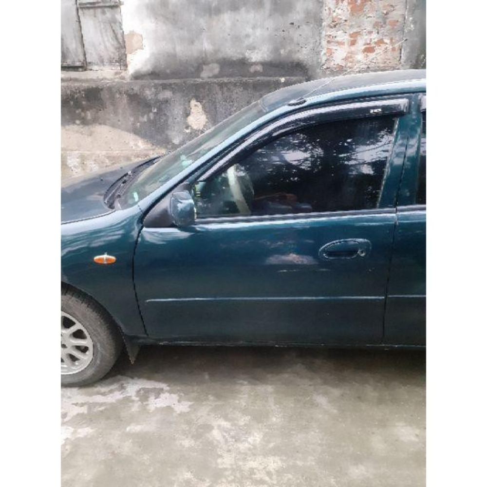 Vè che mưa nhựa đen xe Ford Laser , mazda 323 - Giá 1 bộ
