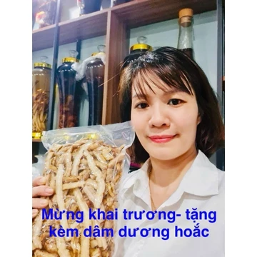 Ba kích Quảng Ninh tươi đã làm sạch, tách bỏ lõi từ 1kg ba kích nguyên củ, bảo quản rựu, đóng túi, hút chân không.