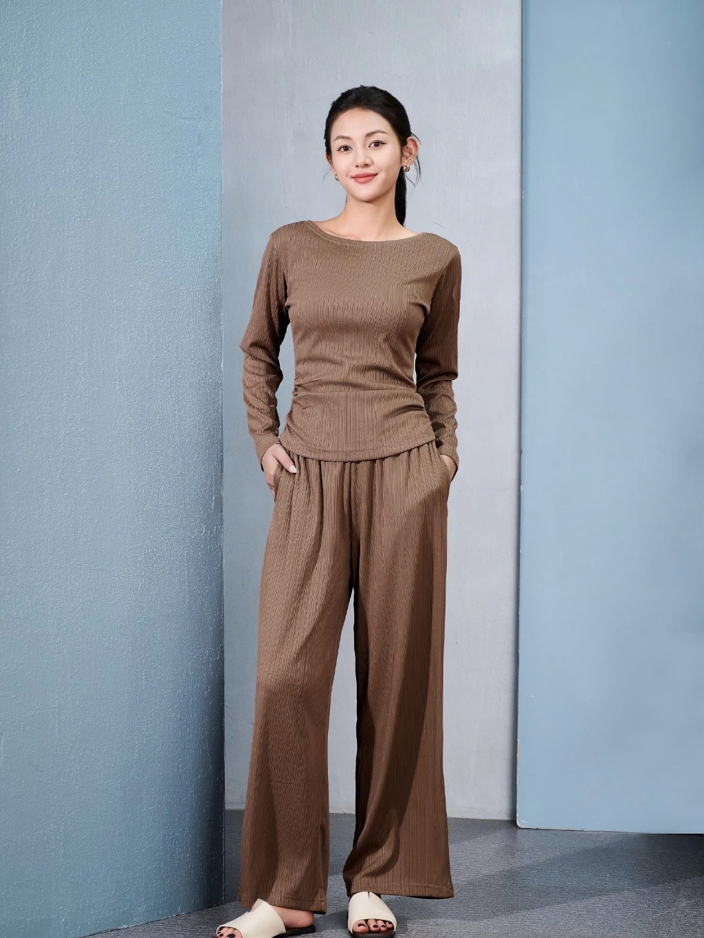 Ảnh Bộ Quần Áo Thu Đông Cổ Thấp Laroma Cho Nữ | Basic - Giữ Ấm - Vải Thơm - Kháng Khuẩn 2