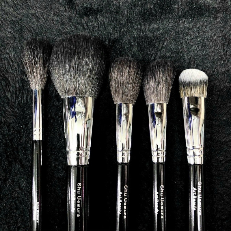Bộ cọ cá nhân Shu Uemura 15 cây. Hàng cao cấp, lông cực kì bám phấn, êm dịu với làn da.