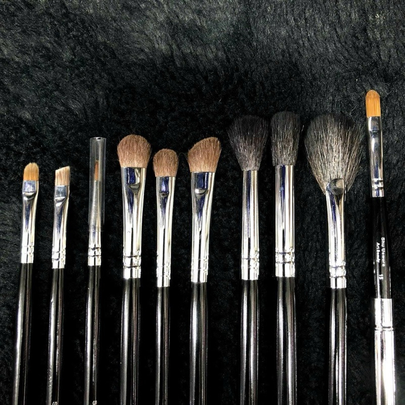 Bộ cọ cá nhân Shu Uemura 15 cây. Hàng cao cấp, lông cực kì bám phấn, êm dịu với làn da.