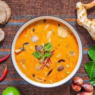 Hộp Tom Yum Nước Cốt Dừa 2 trong 1 hiệu Lobo. Tomyum Creamed Coconut --> Tom Yum hộp giấy 2:1
