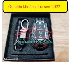 Ốp chìa khóa cho xe Tucson 2022, 2023, 2024 vân carbon cao cấp kèm móc treo