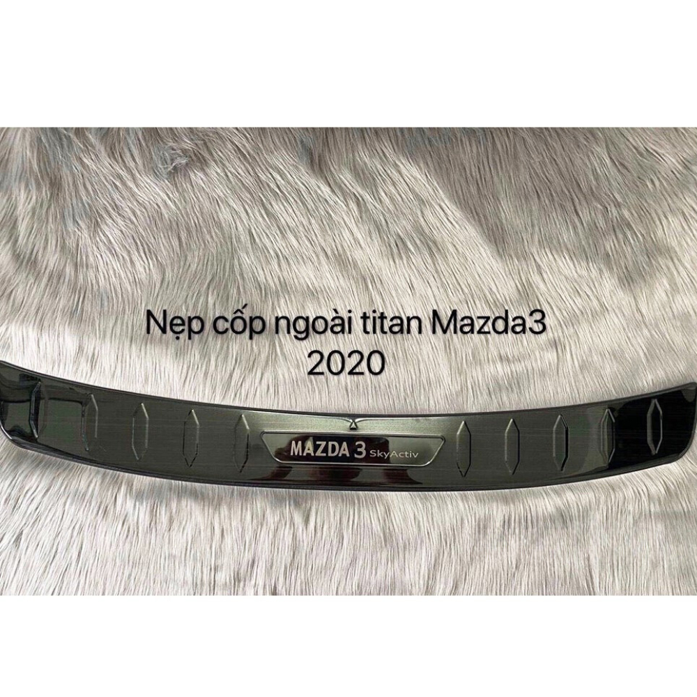 Ốp chống trầy cốp trong + ngoài xe Mazda 3 2020- 2024, 2025 Bản SEDAN, Vân Titan cao cấp