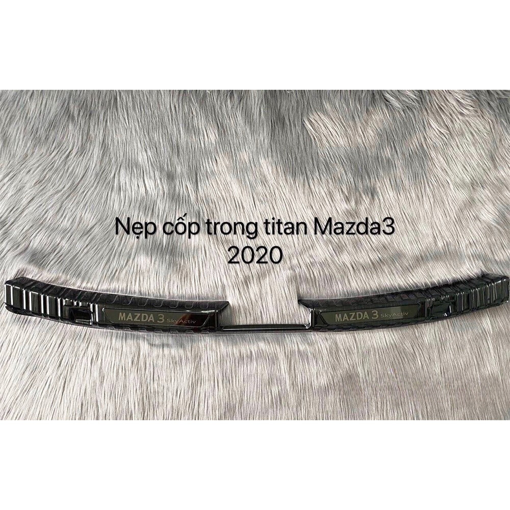 Ốp chống trầy cốp trong + ngoài xe Mazda 3 2020- 2024, 2025 Bản SEDAN, Vân Titan cao cấp