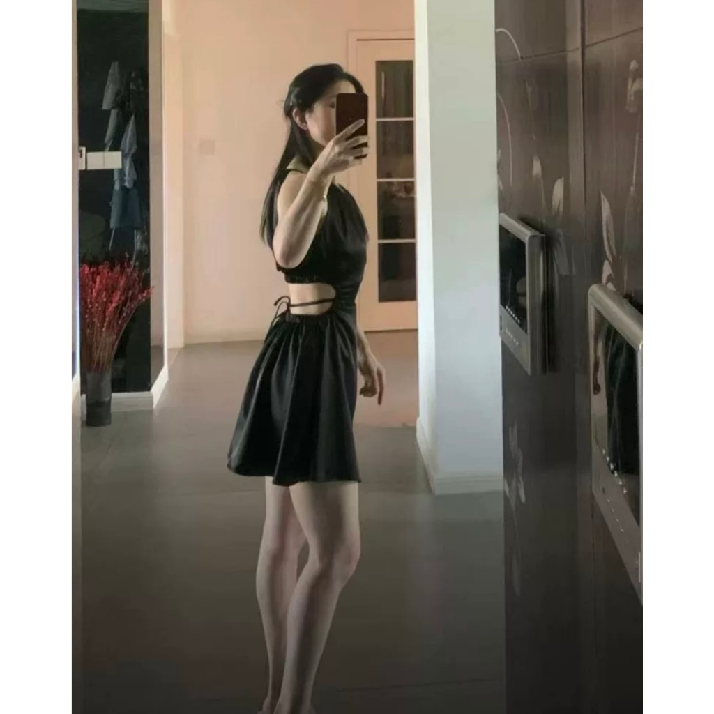 Váy hở lưng cách điệu dây buộc đằng sau váy chữ A hai dây có hai màu trắng đen