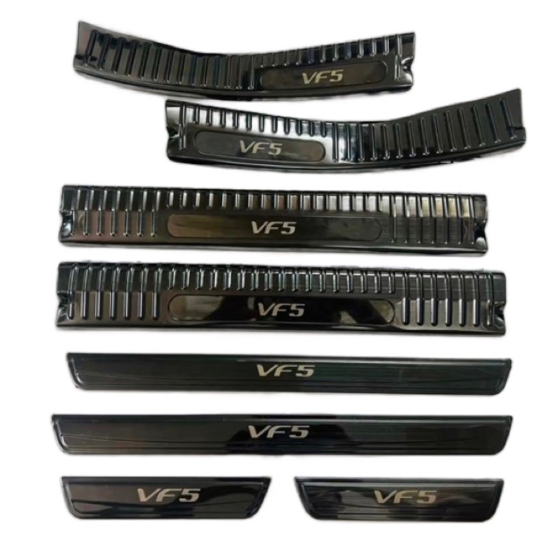 Ốp bậc cửa, nẹp bước chân xe Vinfast Vf5 vân Titan chữ 3D cao cấp