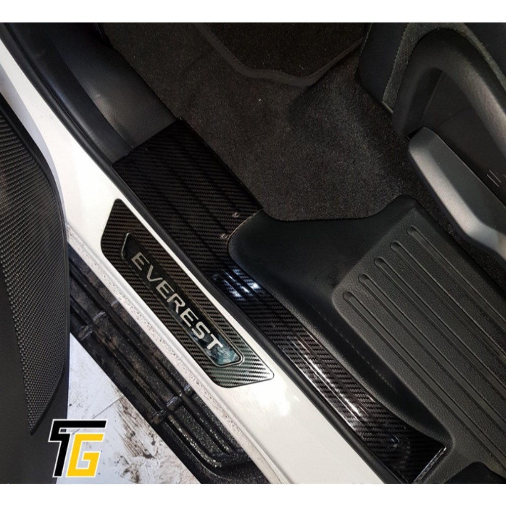 Ốp Bậc Cửa, Nẹp Bước Chân,Ốp Chống Trầy Xe Ford Everest 2017 2018 2019 2020 2021 Mẫu Carbon - 4 chi tiết